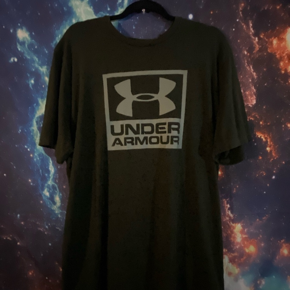 Army green under armour T-shirt